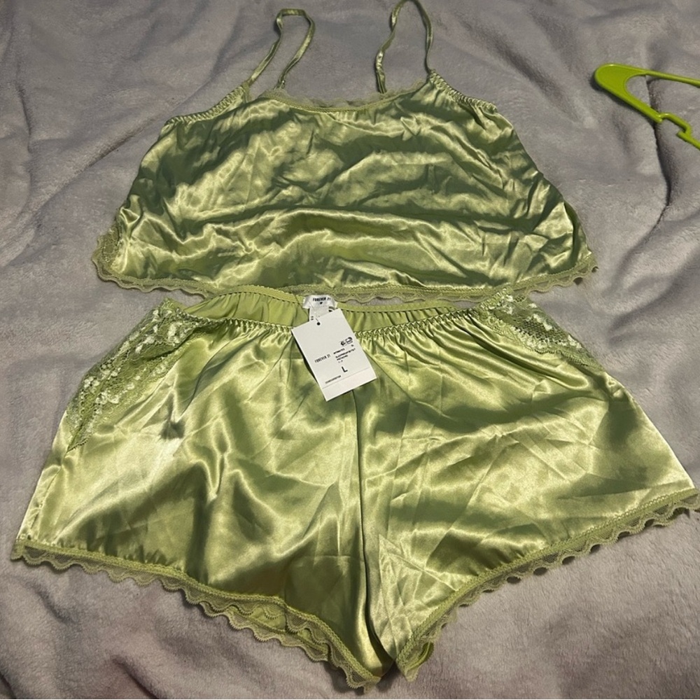 NWT Forever 21 Satin Cami & Shorts PJ Set Womens Size Large Green
